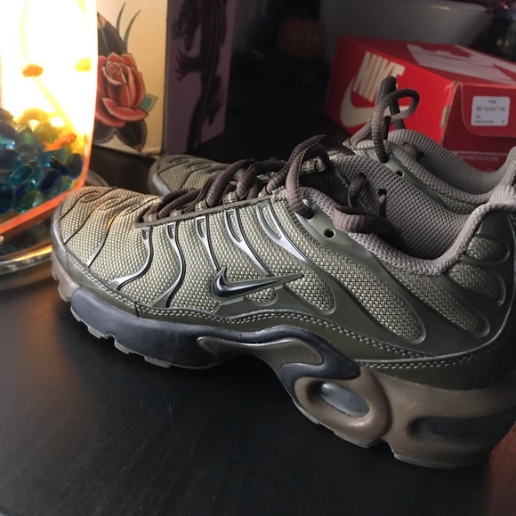 air max plus olive cargo